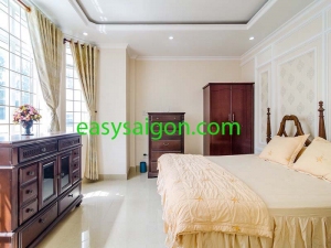 Nice serviced apartment for rent in Dist 3, near the Turtle lake